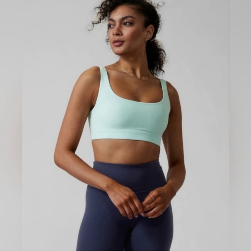 Athleta Exhale Bra Size Medium